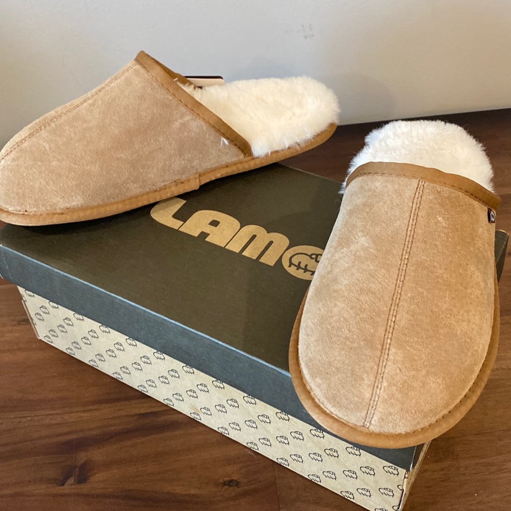 LAM sheepskin slip on slipper. Unisex Med - Mens 7.5/8, Women’s 8.5/9